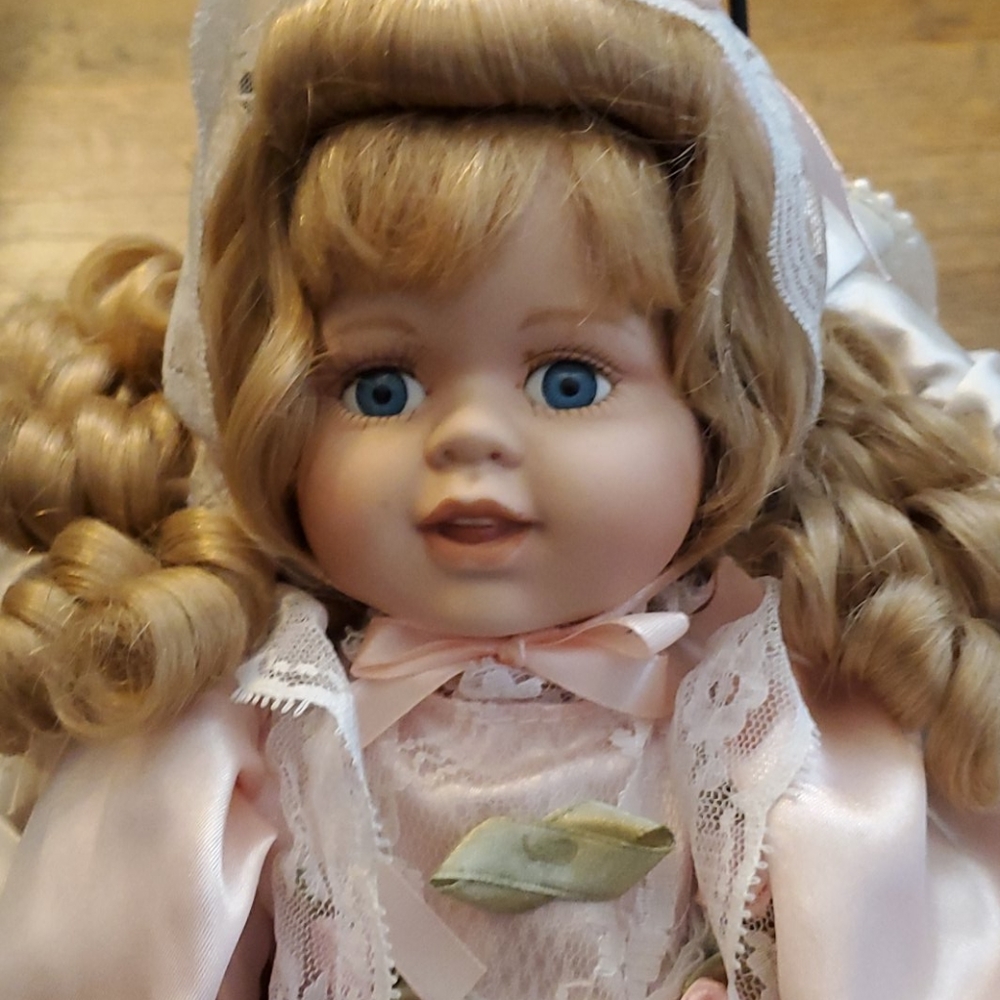 Precious doll - Picture 2 of 9